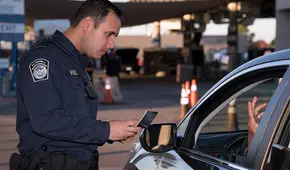 Texas: nueva medida fronteriza del CBP provoca la cancelación de miles de licencia de conducir comerciales