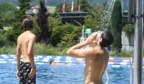 Piscina en Suiza restringe acceso a ciudadanos franceses por comportamientos inapropiados y saturación