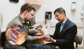 El joven suizo que vivió durante 17 años sin manos y recuperó la funcionalidad con un doble trasplante