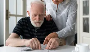 Científicos en España descubren un biomarcador en sangre que predice el Alzheimer antes de los síntomas