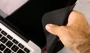 ¿Tienes una laptop? Así es como debes limpiar su pantalla o podrías dañar tu equipo