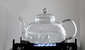 Hervir y filtrar el agua potable elimina hasta el 90% de los microplásticos, según estudio científico