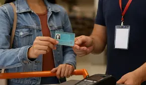 ¿Te piden tu DNI en el centro comercial o un supermercado? Abogado explica el motivo y si es obligatorio presentar el documento