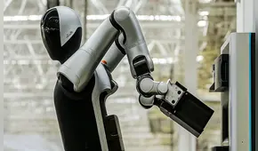 China presenta el primer robot en el mundo que funciona las 24 horas del día y los 7 días de la semana: se autocambia las baterías