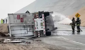 Tráiler se vuelca en la Curva del Diablo y queda al borde del abismo: conductor se salva de milagro en Serpentín de Pasamayo