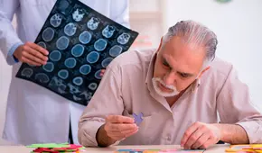 Un neurólogo de Harvard hace una advertencia: “Dormir así facilita el desarrollo del Alzheimer”