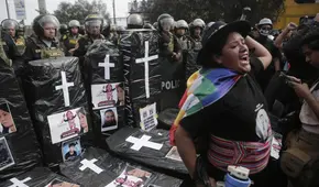 Con represión intentaron acallar protestas de deudos por fiestas patrias, pero indignación se hizo escuchar
