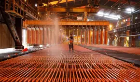 Donald Trump da giro en aranceles al cobre: impone 50% solo al semiacabado y precios del metal rojo se desploman