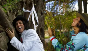 Richard Torres, el actor y activista ambiental peruano que se casó con un árbol en más de 15 ocasiones: buscaba romper récord Guinness