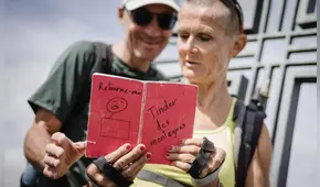 El 'Tinder de las montañas': un cuaderno en las cumbres de los Alpes suizos conecta corazones