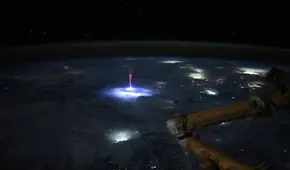 Astronauta de la NASA captó el preciso momento cuando un "chorro gigante" conecta las nubes con la atmósfera superior: es un evento poco común