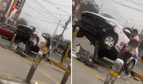 Vehículo de escuela de manejo se estrella contra poste de seguridad y queda suspendido en avenida Carlos Izaguirre