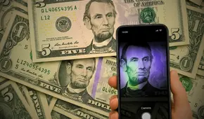 La técnica infalible que puedes usar con la cámara del celular para detectar billetes falsos en 2025