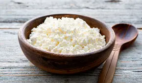 El lácteo con más proteínas que la leche y el queso: refuerza el sistema inmune y ayuda a controlar el peso