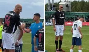 El futbolista más alto del mundo juega en Rusia: es una exfigura de la NBA y mide solo 18 centímetros menos que un arco El futbolista más alto del mundo juega en Rusia: es una exfigura de la NBA y mide solo 18 centímetros menos que un arco