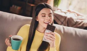 El té, el chocolate y las manzanas ayudarían a reducir la presión arterial, según ensayos científicos