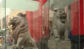 Leones del Barrio Chino ahora tienen vitrinas tras robo de colmillos y esfera de su escultura