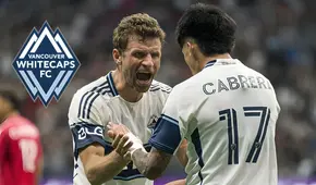 Thomas Müller y Kenji Cabrera protagonizan una efusiva celebración tras la agónica victoria de Vancouver Whitecaps en la MLS Thomas Müller y Kenji Cabrera protagonizan una efusiva celebración tras la agónica victoria de Vancouver Whitecaps en la MLS
