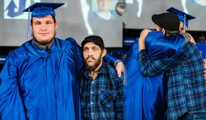 El conmovedor gesto de un estudiante que adelantó su graduación para que su padre con cáncer terminal pueda asistir en EEUU
