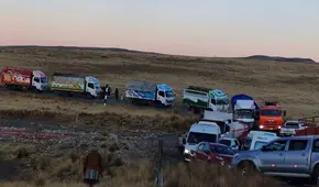 Puno: encapuchados detienen 20 vehículos, asaltan a 50 pasajeros y fugan a Bolivia
