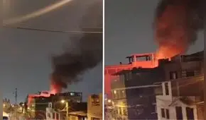 Fuerte incendio afecta vivienda en el Rímac: 10 unidades de bomberos atienden el siniestro