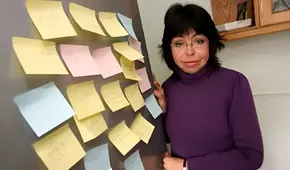 La mujer británica que no recuerda que está casada y cree vivir en 1994: su esposo revive su amor con notas y fotografías