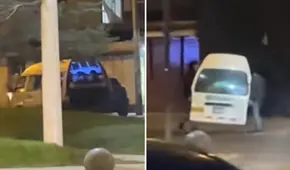 Captan a chofer cargando puerta de combi en plena ruta y usuarios bromean: “Baja atrás”