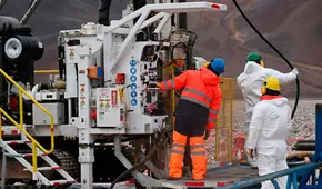 Chile firma acuerdo para explotar litio: es clave para fabricación de baterías de autos y artículos electrónicos