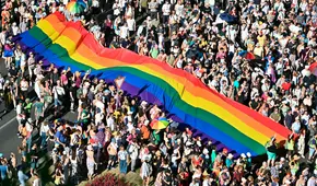 Hungría prohíbe Marcha del Orgullo en medio de represión contra colectivo LGTBIQ+