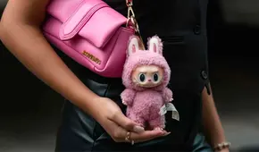 Mujer "vende su alma” por US$1.180 en Rusia: dinero era para comprarse labubus y una entrada a un concierto