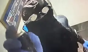 Hombre de Florida roba más de $10 mil de un barco-restaurante de Disney y se escapa nadando en un estanque