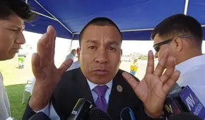 Alcalde de La Joya llega en presunto estado de ebriedad a evento protocolar de entrega de vehículos: "He tomado dos copas, ¿qué hay de malo?"