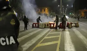 PNP dispara perdigones contra manifestantes en la avenida Abancay: ciudadanos avanzan por la Fiscalía