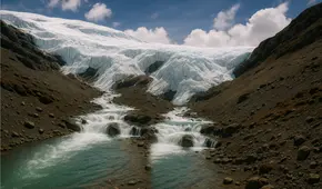El glaciar tropical más grande del mundo está en Perú y se ha estado derritiendo a un ritmo acelerado desde 1970, según Inaigem: está ubicado entre Puno y Cusco