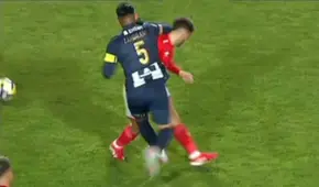 Carlos Zambrano volvió a ser expulsado con Alianza Lima: metió un codazo contra Santiago Arias y vio la roja