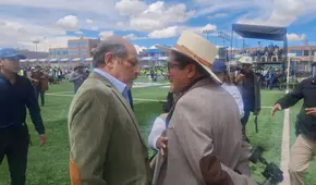 Congresista Héctor Valer escupe e insulta a periodista de Puno que lo increpó por terruquear a manifestantes