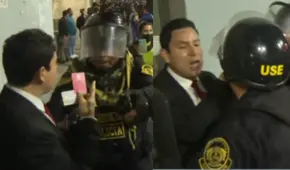 Represión policial contra la prensa: periodistas fueron agredidos y hostigados durante cobertura en marcha de la 'Generación Z'