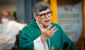 Sacerdote recibe una bala dentro de un pañuelo durante misa en Italia: había denunciado disparos cerca de su parroquia