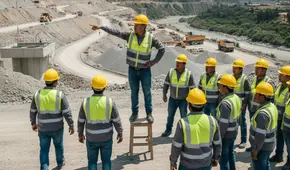 Si ocupo temporalmente el rol de mi jefe, ¿la empresa debe darme un pago adicional? Abogado aclara la situación