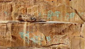Arabia Saudita revela el descubrimiento de arte rupestre en tamaño natural oculto en el desierto hace 12.000 años