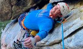 Influencer y escalador de EE.UU. muere en plena transmisión en TikTok tras caer desde lo alto de una montaña