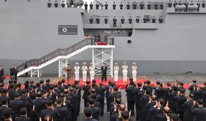 Kim Jong-un presenta un buque de guerra y asegura que está listo para castigar provocaciones del enemigo