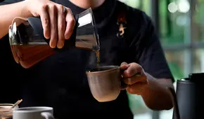 Consumir té y café ayuda a reducir en más de 20% el riesgo de contraer cáncer, revela nuevo estudio del IEO