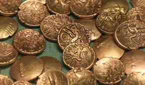 Arqueólogos descubren en Europa un valioso tesoro con joyas y monedas detalladas de oro ocultas durante 2.500 años