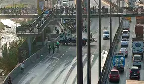 Reabren Vía Evitamiento tras culminar limpieza por derrame de petróleo en puente Rayitos del Sol Reabren Vía Evitamiento tras culminar limpieza por derrame de petróleo en puente Rayitos del Sol