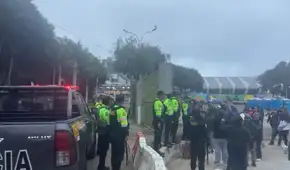 Pescadores artesanales y personal de la PNP se enfrentan en playa de Chorrillos durante desalojo