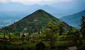 La pirámide más antigua del mundo no estaría ni en Egipto ni en Perú, tendría lava en su interior y más de 25.000 años