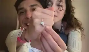 Carlita muestra el insólito anillo que le regaló Curwen para pedirle la mano en Punta Cana: "Es un Snoppy"