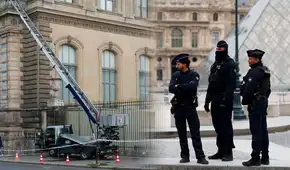 Francia en alerta tras asalto al Louvre, el museo más visitado del mundo, con pérdida de joyas históricas