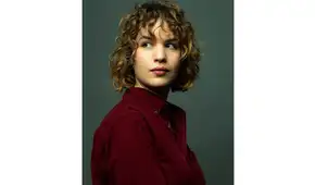 Diálogo de la escritora francesa Salma El Moumni con la dramaturga y directora de teatro Mariana de Althaus, en la Alianza Francesa de Lima